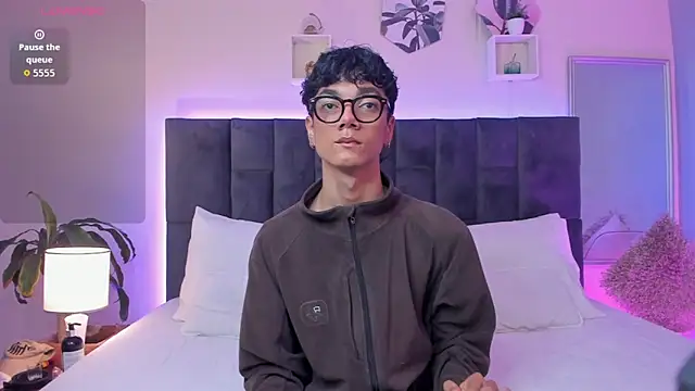 Snapshot of Phillicious__ chatting on September 17, 2025, 9:27 pm Phillicious online show from September 17, 2025, 9:27 pm