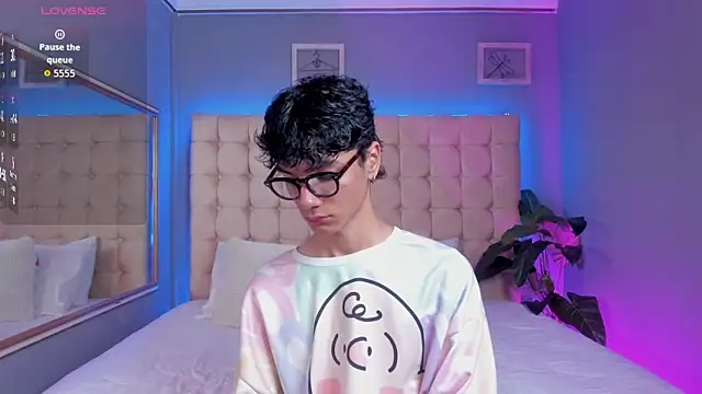 Snapshot of Phillicious__ chatting on September 24, 2025, 10:24 pm Phillicious online show from September 24, 2025, 10:24 pm