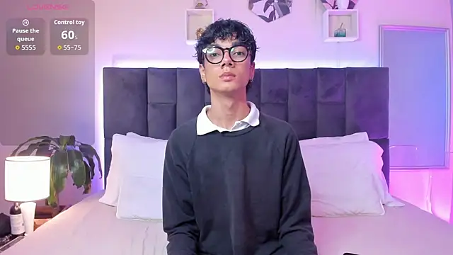 Snapshot of Phillicious__ chatting on October 1, 2025, 9:10 pm Phillicious online show from October 1, 2025, 9:10 pm