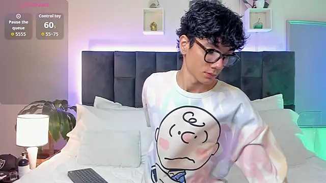 Snapshot of Phillicious__ chatting on October 4, 2025, 9:35 pm Phillicious online show from October 4, 2025, 9:35 pm