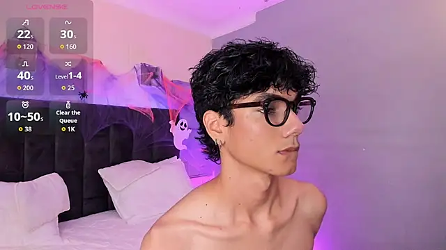 Snapshot of Phillicious__ chatting on October 10, 2025, 9:58 pm Phillicious online show from October 10, 2025, 9:58 pm