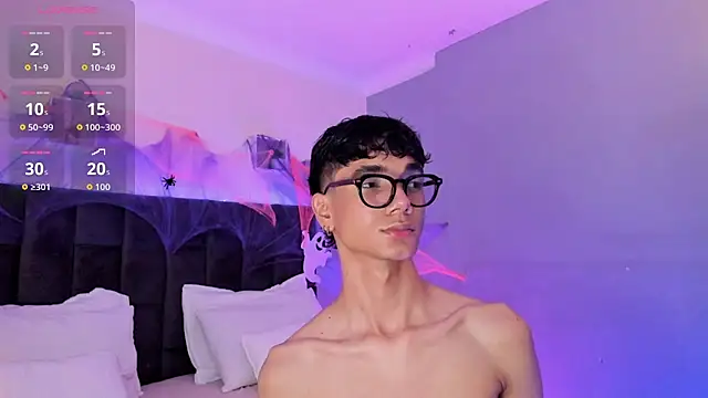 Snapshot of Phillicious__ chatting on October 22, 2025, 9:36 pm Phillicious online show from October 22, 2025, 9:36 pm