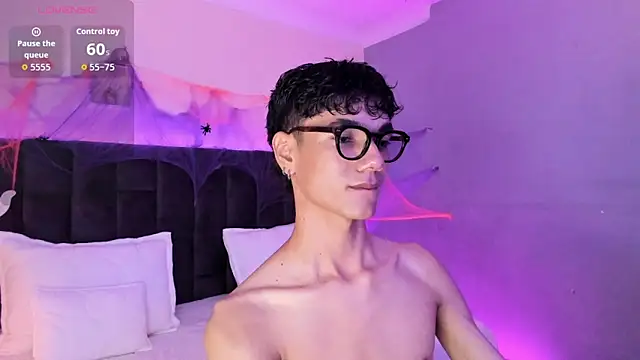 Snapshot of Phillicious__ chatting on October 30, 2025, 11:38 pm Phillicious online show from October 30, 2025, 11:38 pm