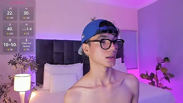 Snapshot of Phillicious__ chatting on November 10, 2025, 9:36 pm Phillicious online show from November 10, 2025, 9:36 pm