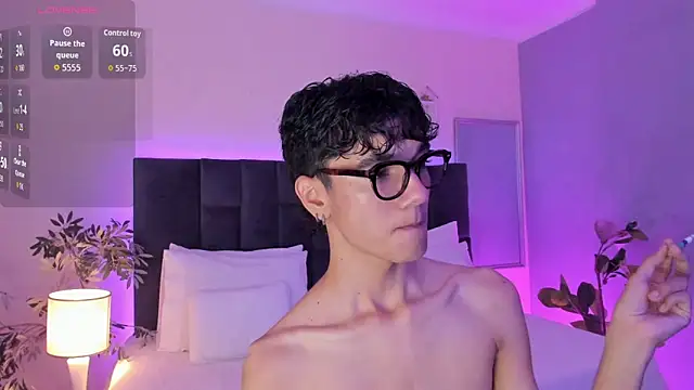 Snapshot of Phillicious__ chatting on November 12, 2025, 11:25 pm Phillicious online show from November 12, 2025, 11:25 pm