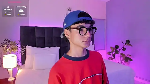 Snapshot of Phillicious__ chatting on November 14, 2025, 9:35 pm Phillicious online show from November 14, 2025, 9:35 pm