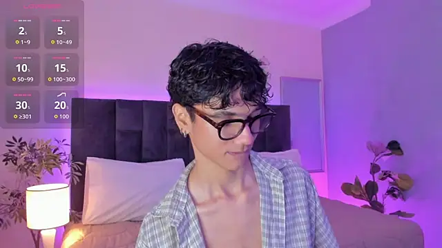 Snapshot of Phillicious__ chatting on December 1, 2025, 9:31 pm Phillicious online show from December 1, 2025, 9:31 pm