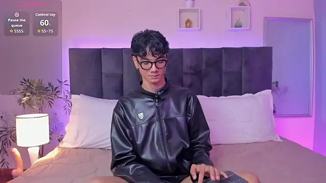 Snapshot of Phillicious__ chatting on December 3, 2025, 10:30 pm Phillicious online show from December 3, 2025, 10:30 pm