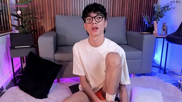 Snapshot of Phillicious__ chatting on February 15, 2026, 10:17 pm Phillicious online show from February 15, 2026, 10:17 pm