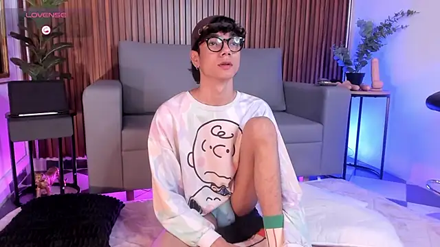 Snapshot of Phillicious__ chatting on February 18, 2026, 12:06 am Phillicious online show from February 18, 2026, 12:06 am