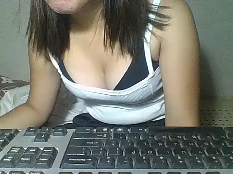 Snapshot of Skinny_PinayGirljust18 chatting on April 19, 2026, 9:50 pm Skinny PinayGirljust18 online show from April 19, 2026, 9:50 pm