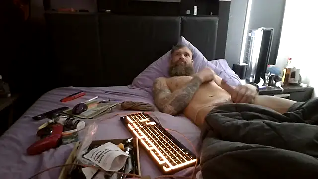 Snapshot of Werg9998 chatting on April 16, 2026, 7:31 am Werg9998 online show from April 16, 2026, 7:31 am