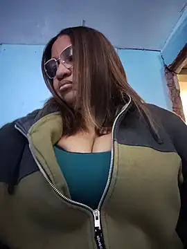 Snapshot of Avannay chatting on July 21, 2026, 12:13 am Avannay online show from July 21, 2026, 12:13 am