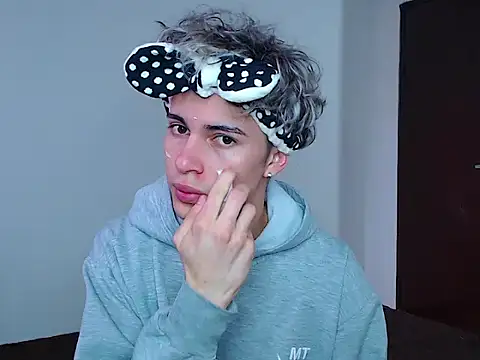 john vichenso online show from October 21, 2025, 9:15 pm