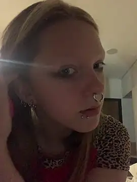 Snapshot of VesnaCrystal chatting on June 6, 2026, 7:51 pm VesnaCrystal online show from June 6, 2026, 7:51 pm
