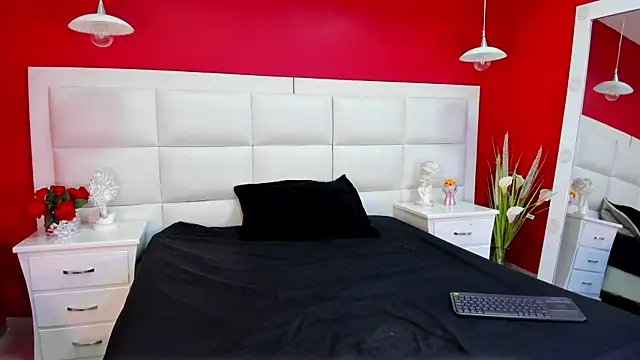 Michelle Lewis  online show from September 11, 2025, 12:49 pm