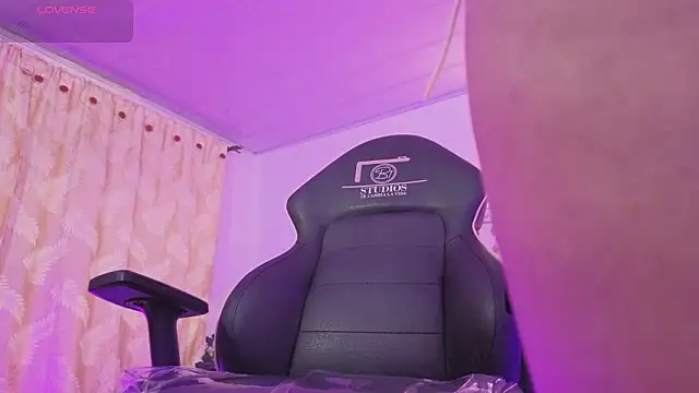 ZURY TAY online show from March 27, 2026, 12:05 pm