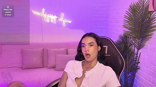 artemiss tay online show from November 18, 2025, 7:07 pm