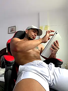 Snapshot of DeimonOficial chatting on September 23, 2025, 6:55 pm DeimonOficial online show from September 23, 2025, 6:55 pm