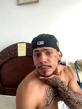 Snapshot of DeimonOficial chatting on October 1, 2025, 2:23 pm DeimonOficial online show from October 1, 2025, 2:23 pm
