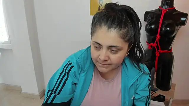 TifanyAmazinng online show from September 17, 2025, 12:18 pm