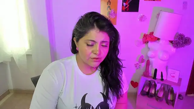 Snapshot of TifanyAmazinng chatting on April 10, 2026, 2:33 pm TifanyAmazinng online show from April 10, 2026, 2:33 pm