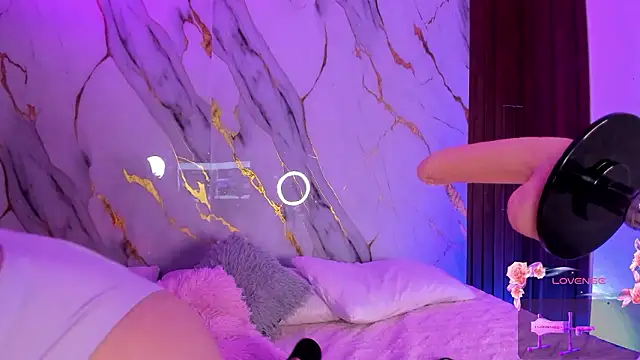 alicecute77 online show from February 8, 2026, 2:26 am