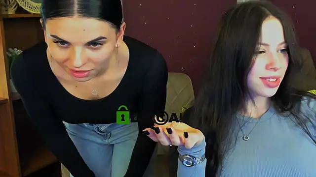 amanda-miki online show from November 17, 2025, 3:29 pm