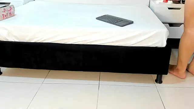 VanessaHard as online show from September 13, 2025, 3:45 pm