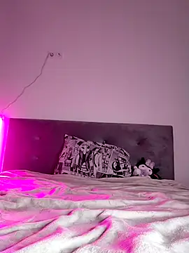 DragonFoxie online show from December 16, 2025, 2:00 pm