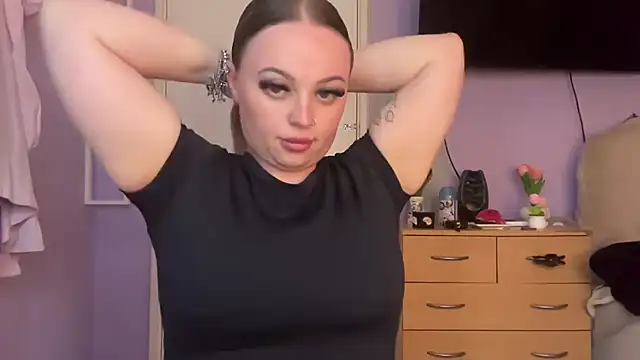 SexySashaxox online show from April 8, 2026, 7:47 pm