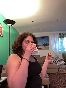 DreamThickCouple online show from April 10, 2026, 4:12 pm