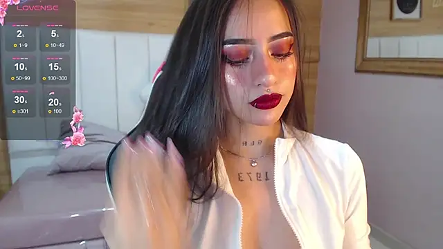 Abril Velvet a  online show from November 8, 2025, 2:50 pm