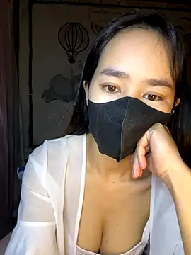 TiNa 04 online show from October 23, 2025, 11:46 pm