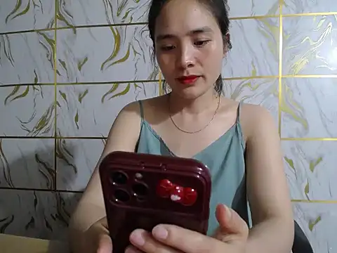 Snapshot of Lyzizi_lovely09 chatting on April 22, 2026, 12:18 pm Lyzizi lovely09 online show from April 22, 2026, 12:18 pm