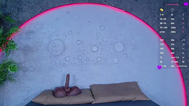 ReinaChloe online show from April 18, 2026, 4:33 pm