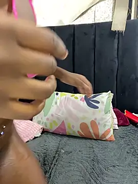 LonelyQueenxx25 online show from February 26, 2026, 9:36 pm