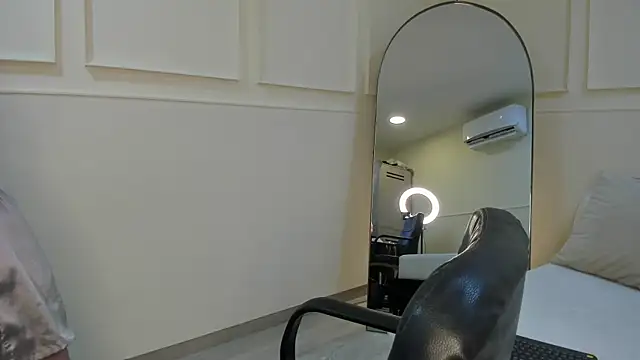 CharlotteBrownn  online show from September 12, 2025, 1:06 am