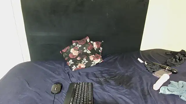 SweetTitties21 online show from April 16, 2026, 9:39 pm