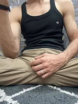 coupleyug online show from February 26, 2026, 3:44 pm