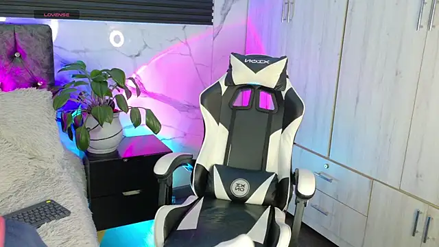 Saimonvela online show from April 24, 2026, 7:38 pm