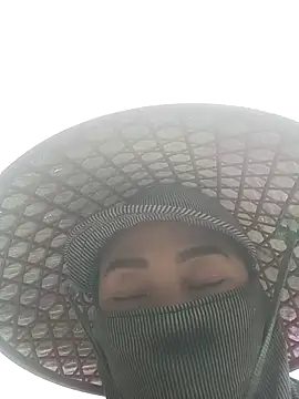 Snapshot of CoMay003 chatting on April 1, 2026, 6:36 am CoMay003 online show from April 1, 2026, 6:36 am