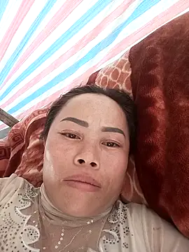 Snapshot of CoMay003 chatting on April 5, 2026, 6:43 am CoMay003 online show from April 5, 2026, 6:43 am