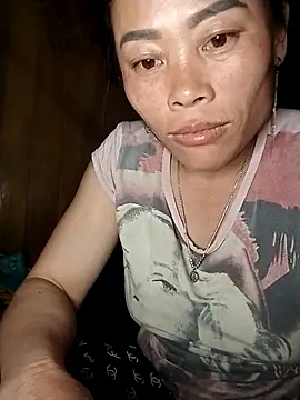 Snapshot of CoMay003 chatting on April 11, 2026, 2:43 pm CoMay003 online show from April 11, 2026, 2:43 pm