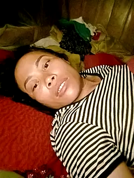 Snapshot of CoMay003 chatting on April 14, 2026, 9:43 pm CoMay003 online show from April 14, 2026, 9:43 pm