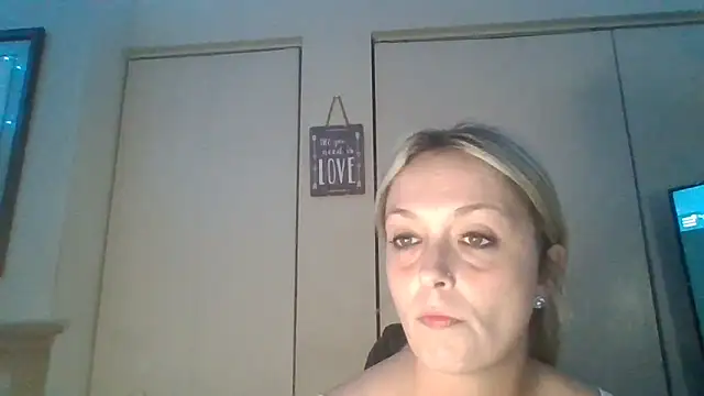 Candykissesxoxo online show from October 11, 2025, 5:50 am