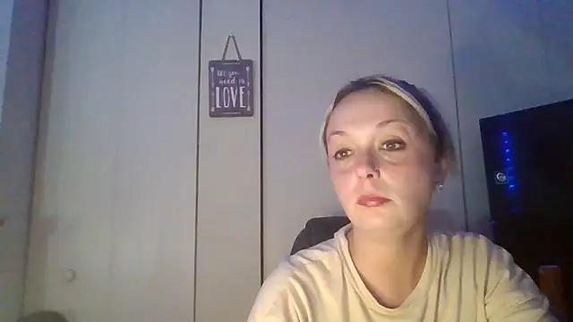 Candykissesxoxo online show from October 12, 2025, 8:35 am