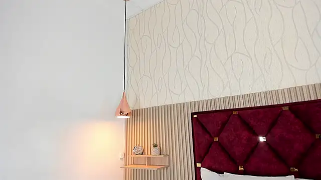 Laura Ivy online show from October 6, 2025, 12:13 pm