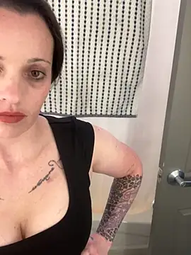 VisibleGiver online show from October 15, 2025, 4:12 am