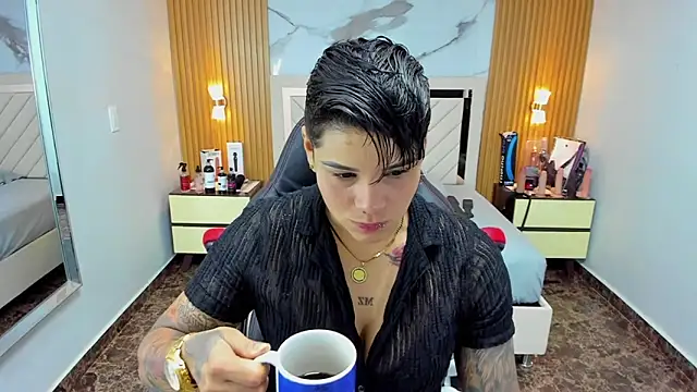 KAROLLJONES1 online show from October 10, 2025, 10:53 pm